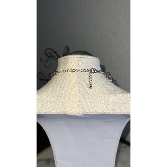 Necklace bib layered oval metal hammered 3 layers silver tone EUC 11” - Picture 2 of 4